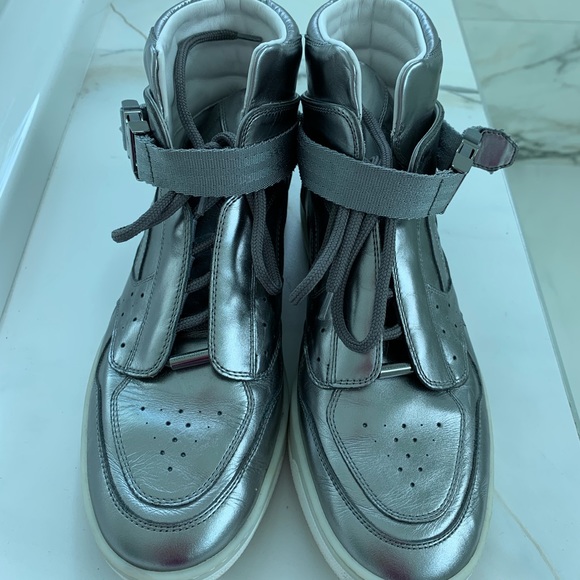 Louis Vuitton boots (size:8W) Used - Picture 2 of 3